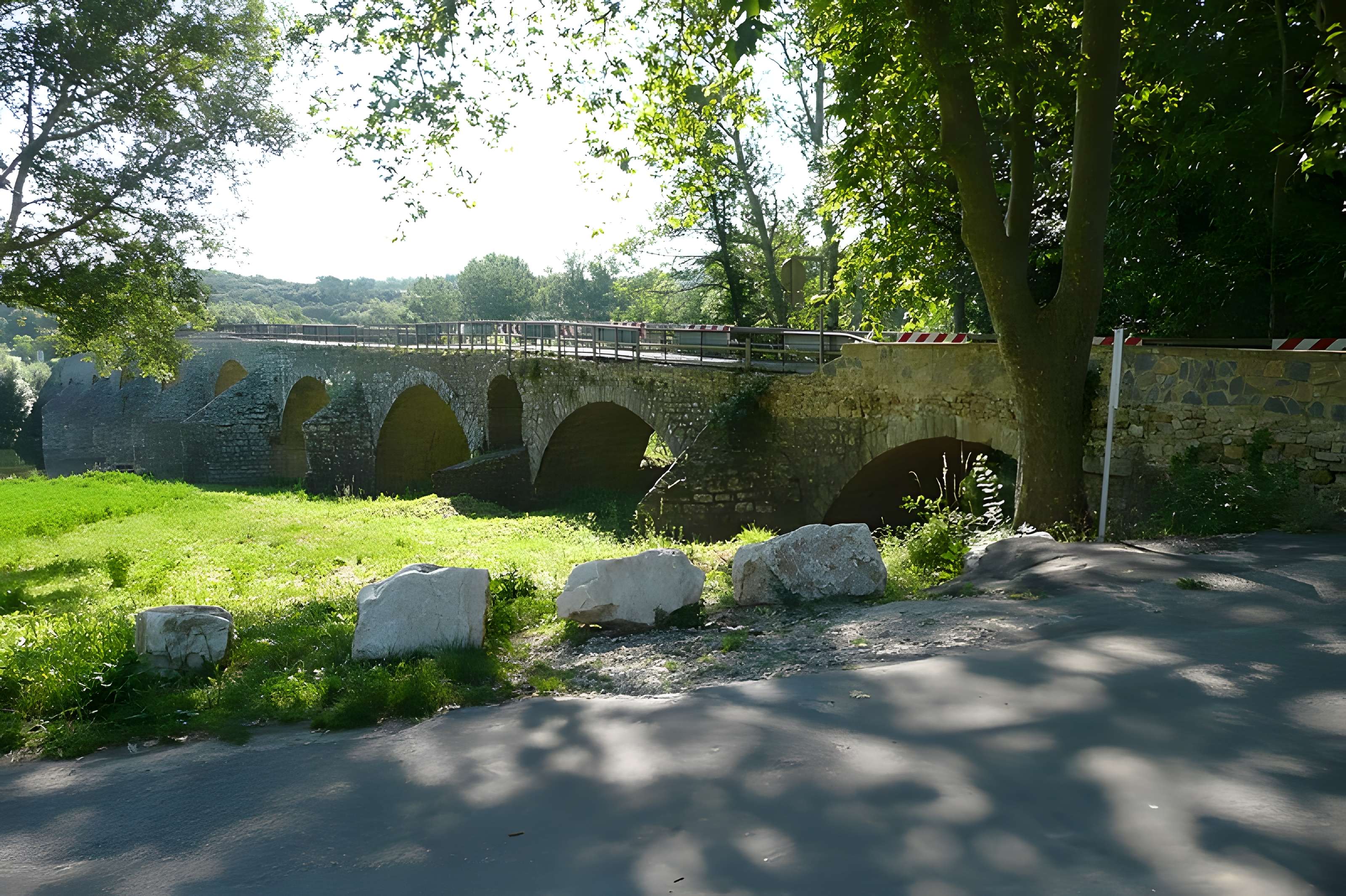 Pont Charles-Martel sur la Cèze à La Roque-sur-Cèze