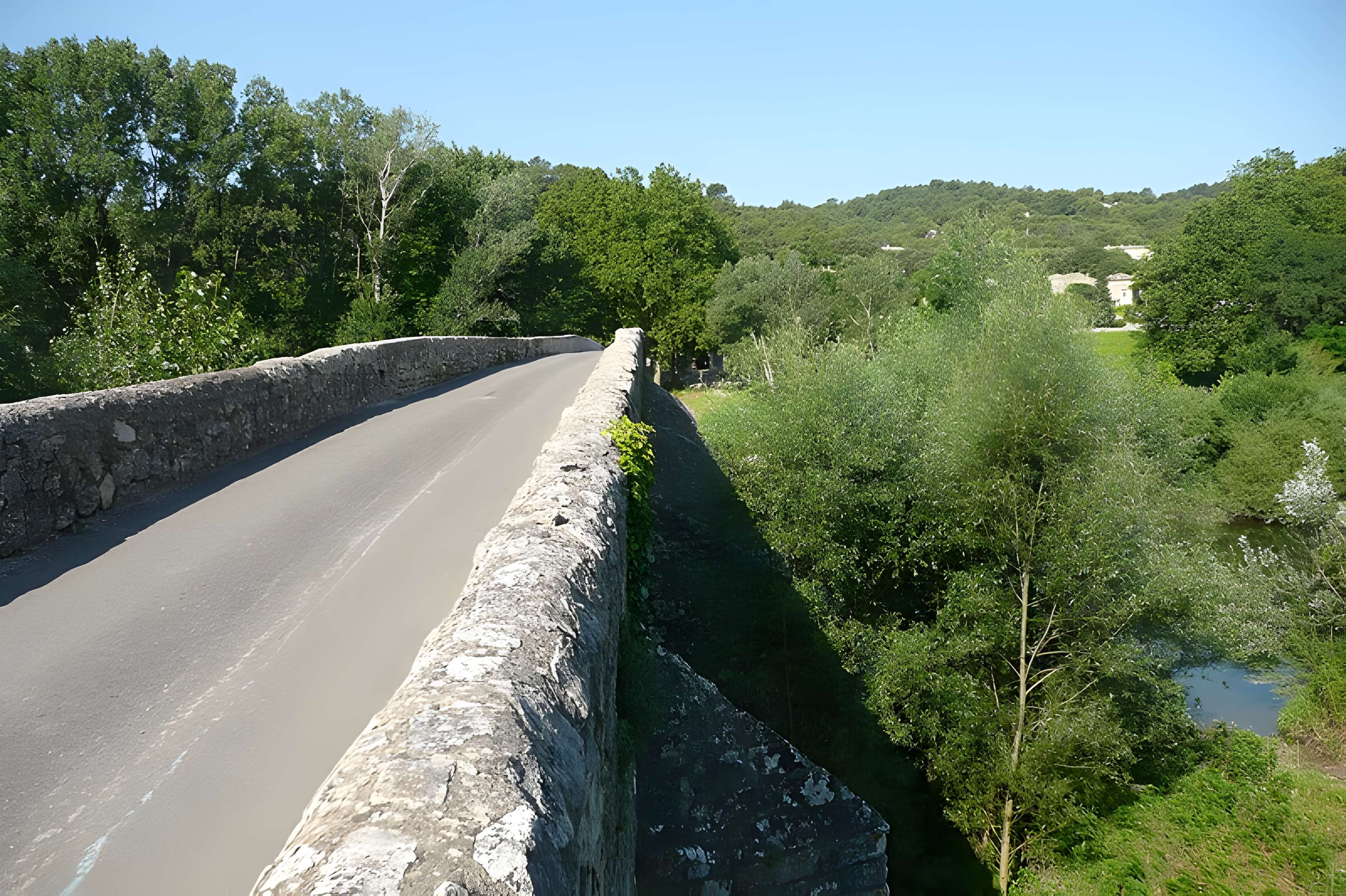 Pont Charles-Martel sur la Cèze à La Roque-sur-Cèze