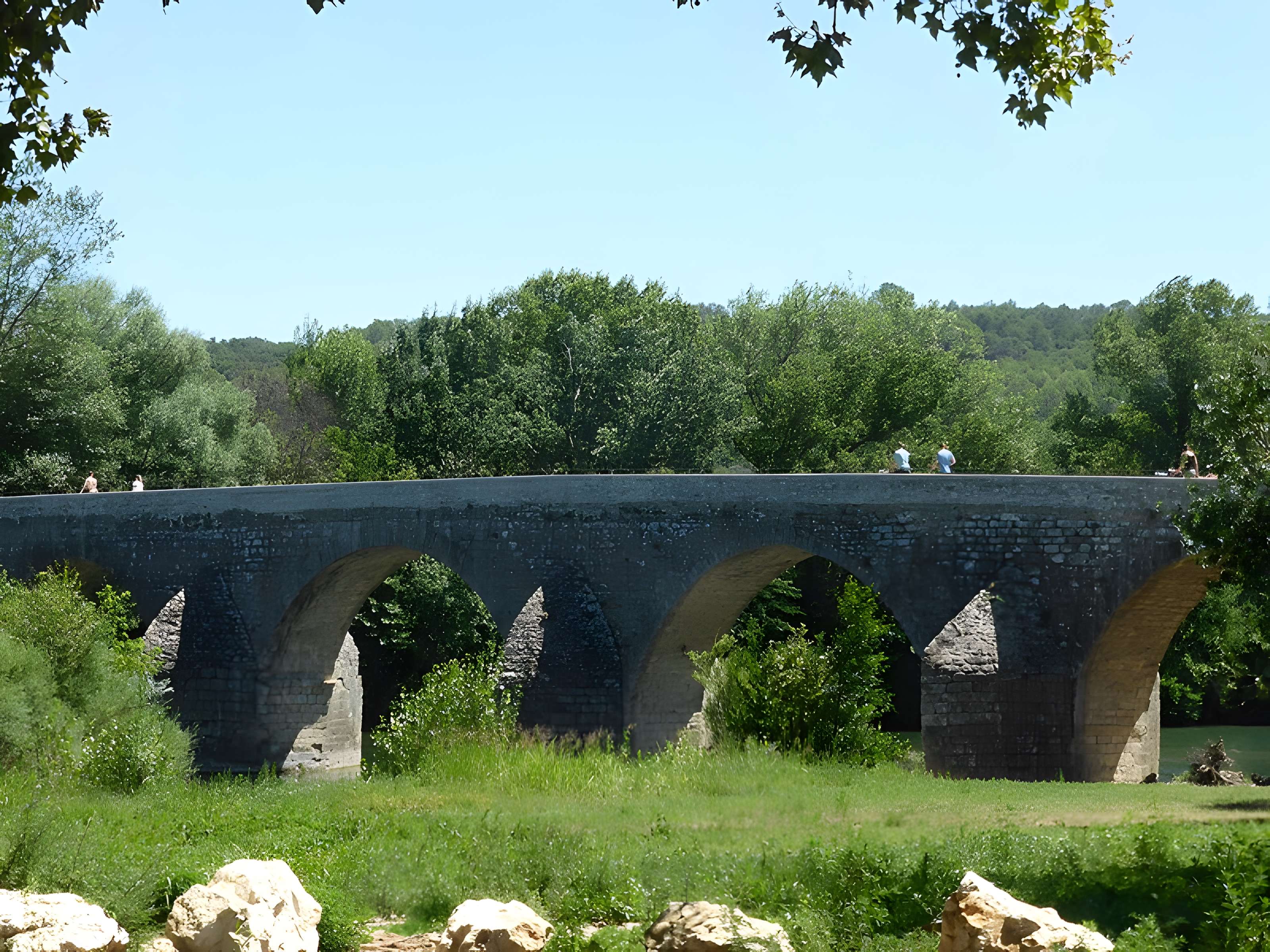Pont Charles-Martel sur la Cèze à La Roque-sur-Cèze