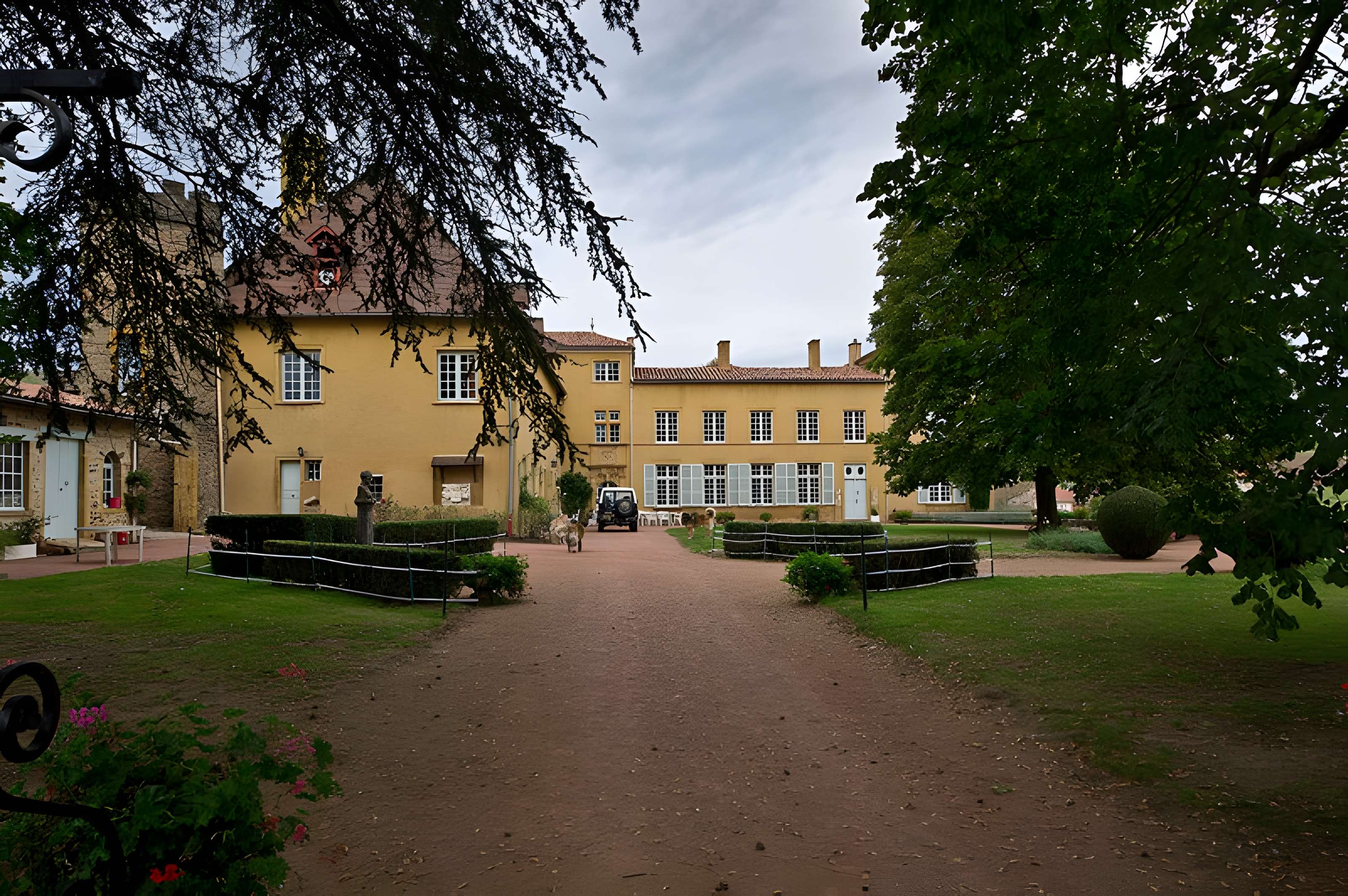 Château de la Garde à Saint-Vérand 