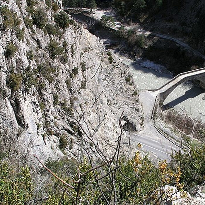 Photo de Pont de la Reine Jeanne à Saint-Benoît