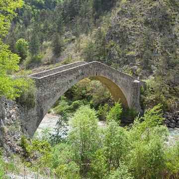 Pont de la Reine Jeanne à Saint-Benoît