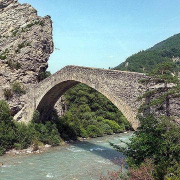 Pont de la Reine Jeanne à Saint-Benoît