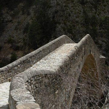 Pont de la Reine Jeanne à Saint-Benoît