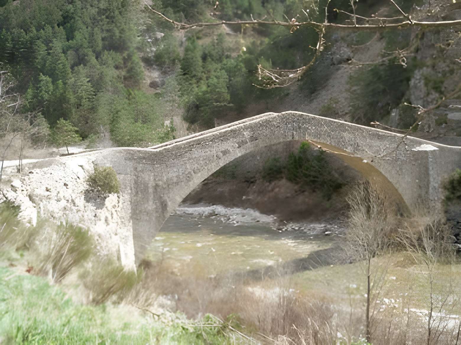 Pont de la Reine Jeanne à Saint-Benoît 