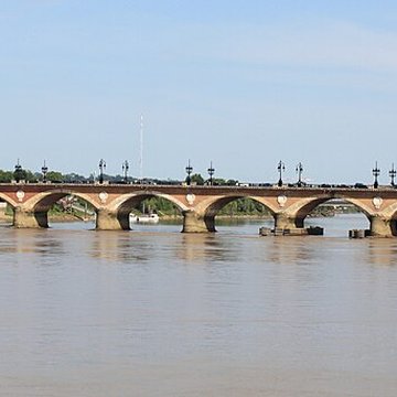 Pont de pierre à Bordeaux