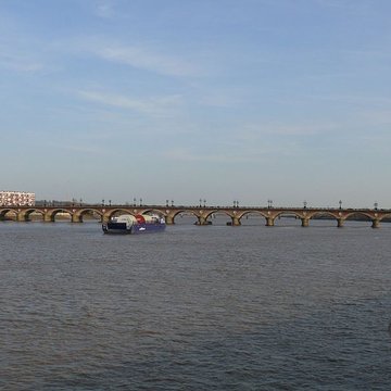 Pont de pierre à Bordeaux