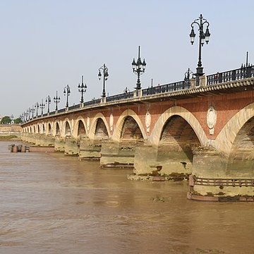 Pont de pierre à Bordeaux