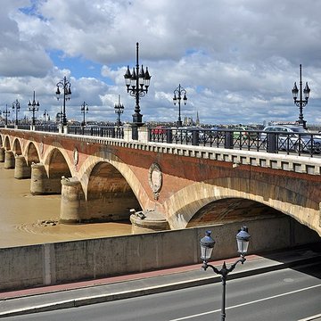 Pont de pierre à Bordeaux