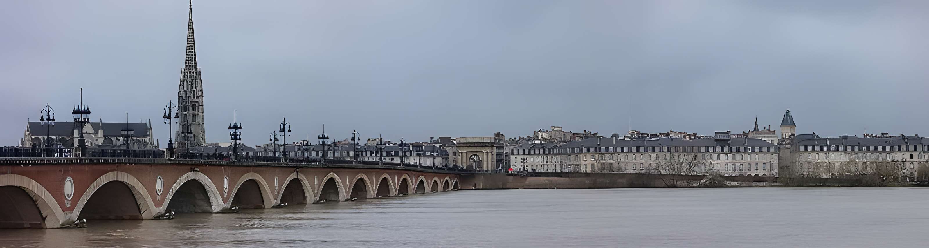 Pont de pierre à Bordeaux
