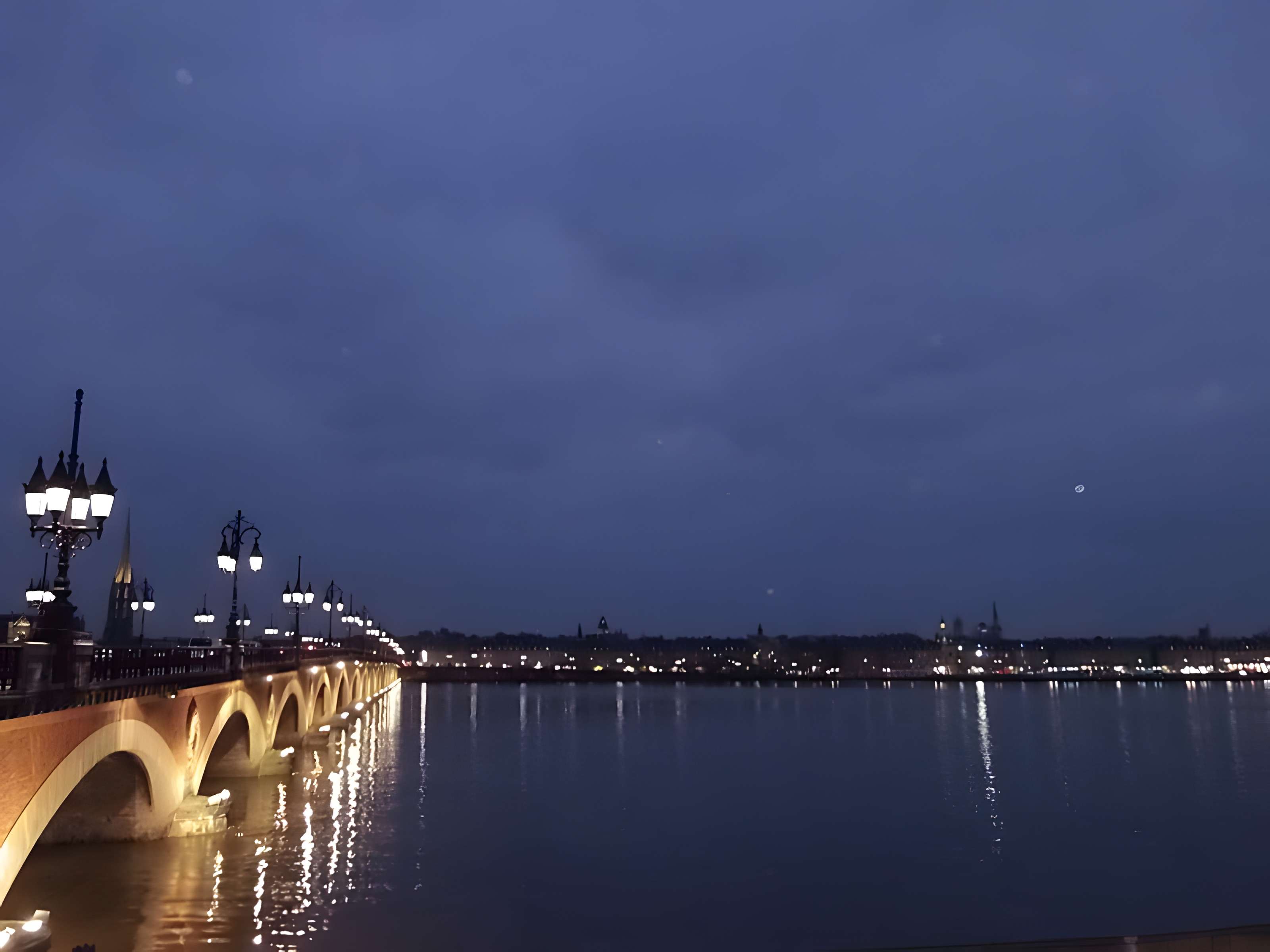 Pont de pierre à Bordeaux