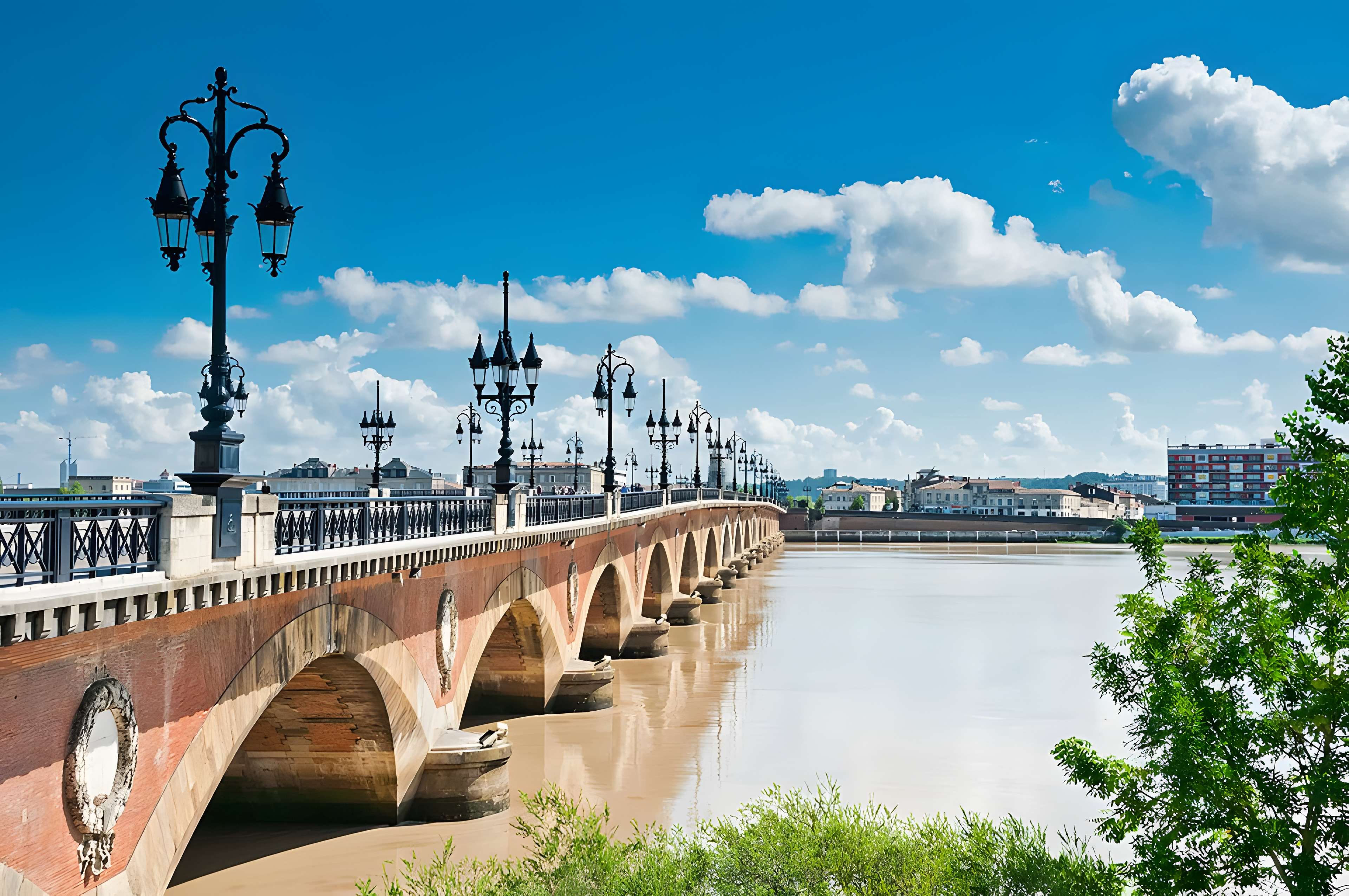 Pont de pierre à Bordeaux