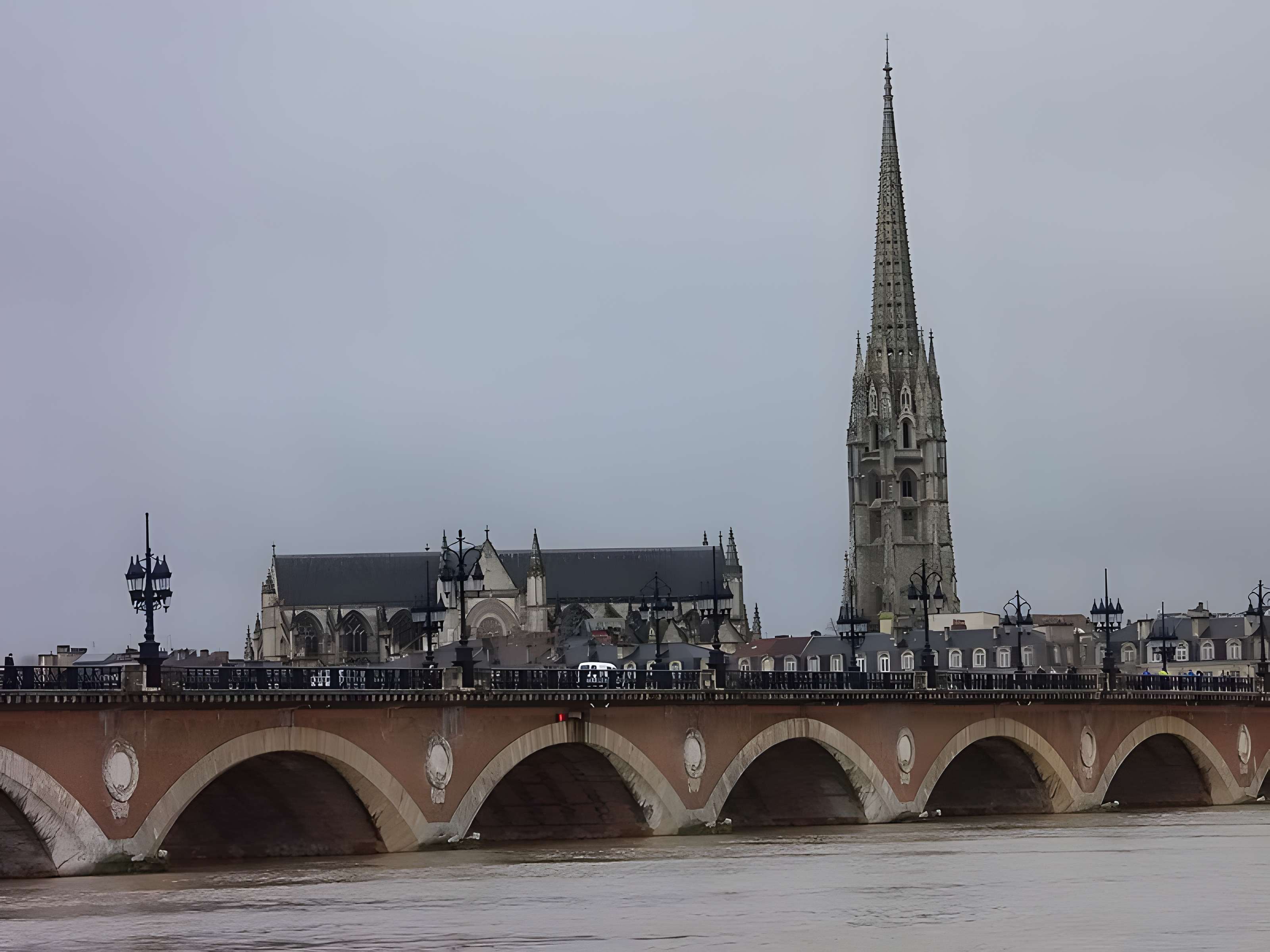 Pont de pierre à Bordeaux