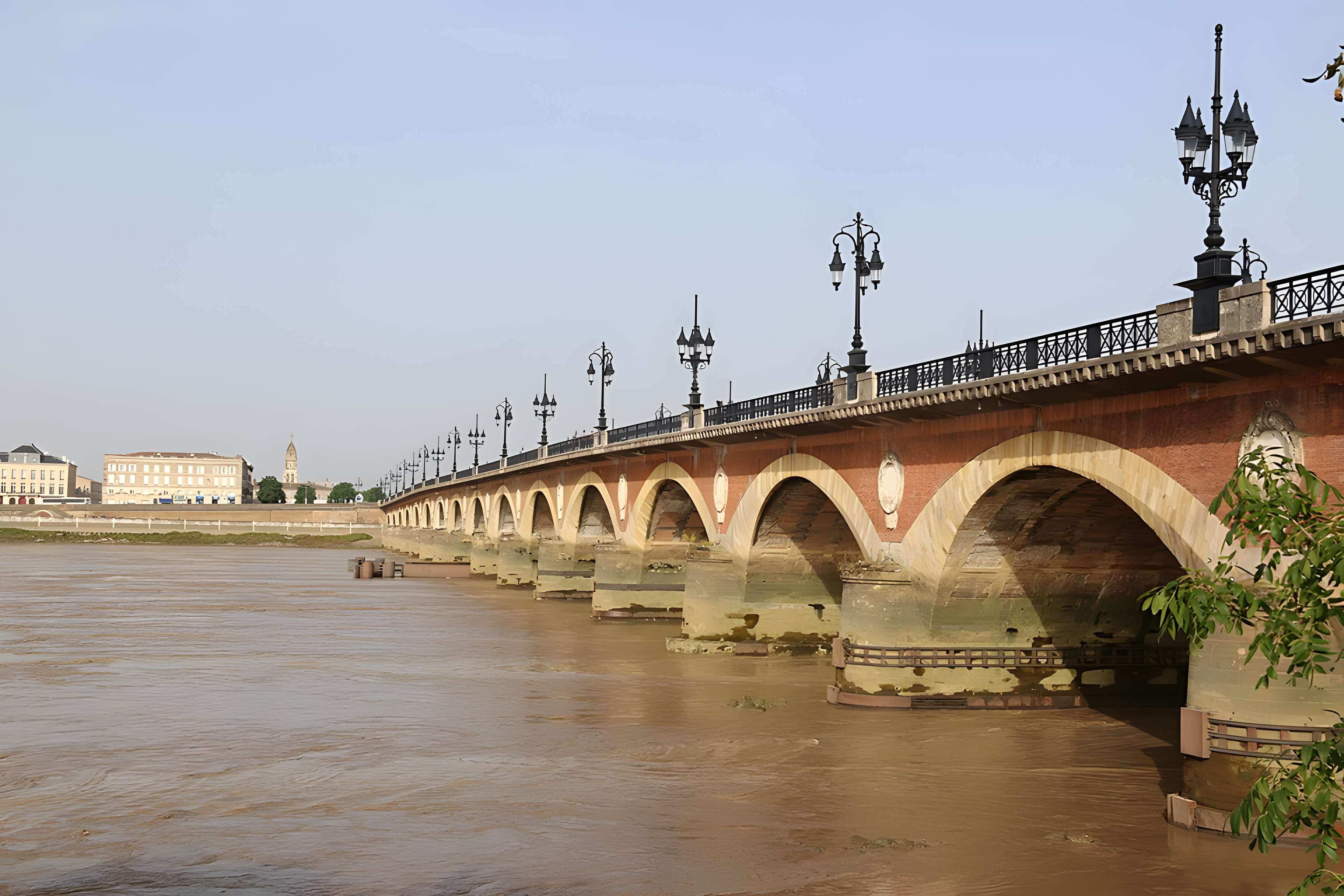 Pont de pierre à Bordeaux