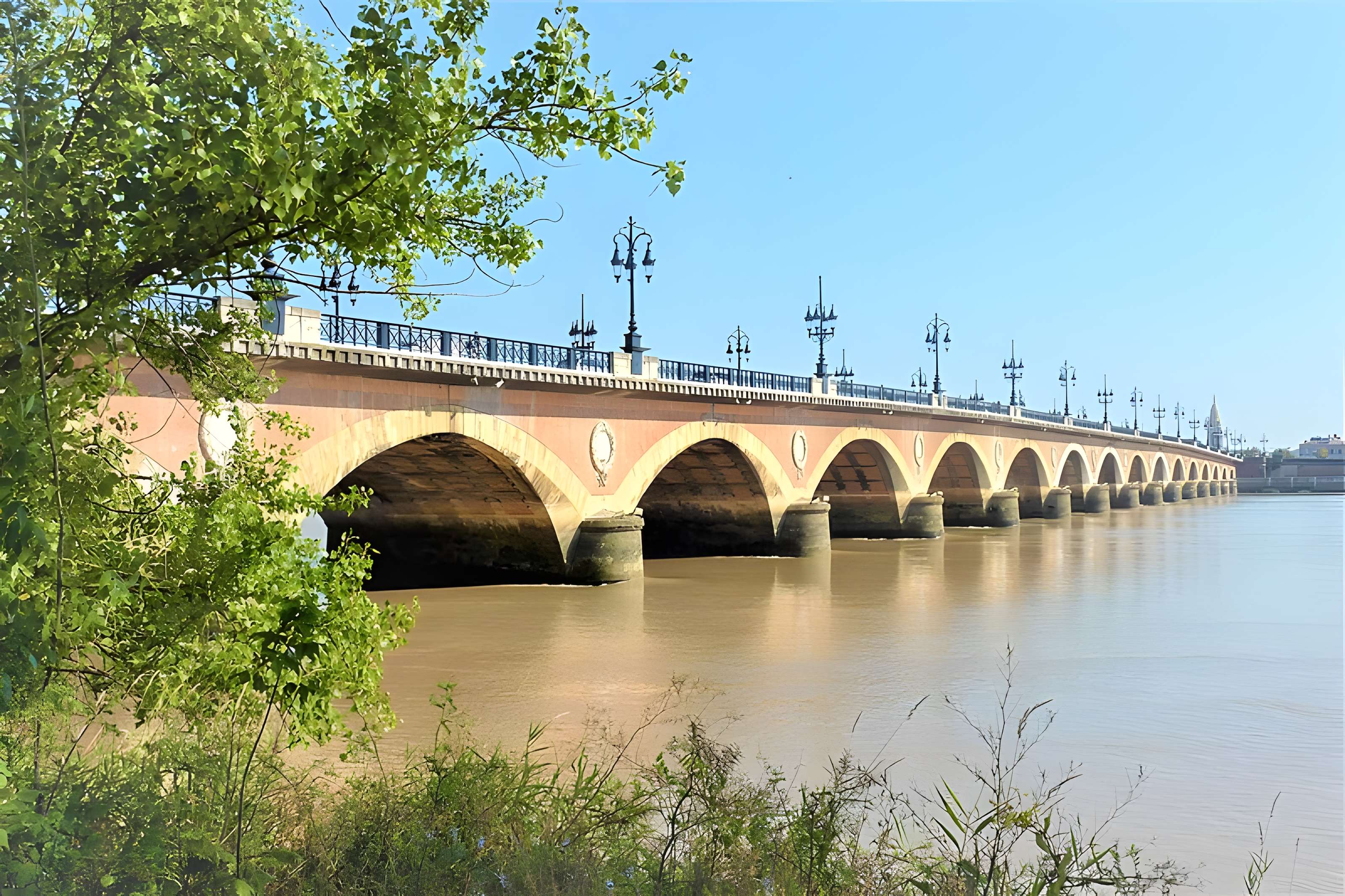 Pont de pierre à Bordeaux
