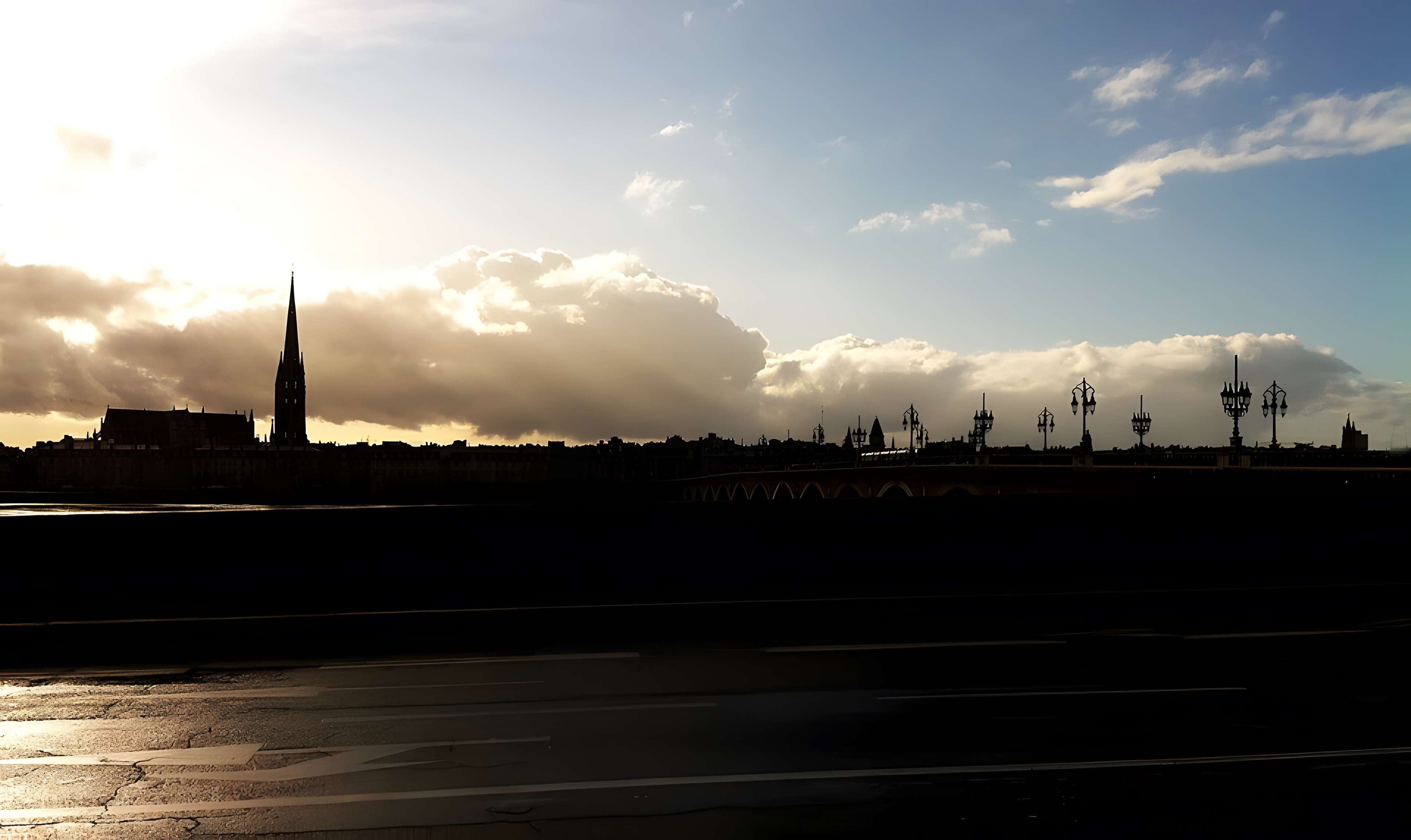 Pont de pierre à Bordeaux