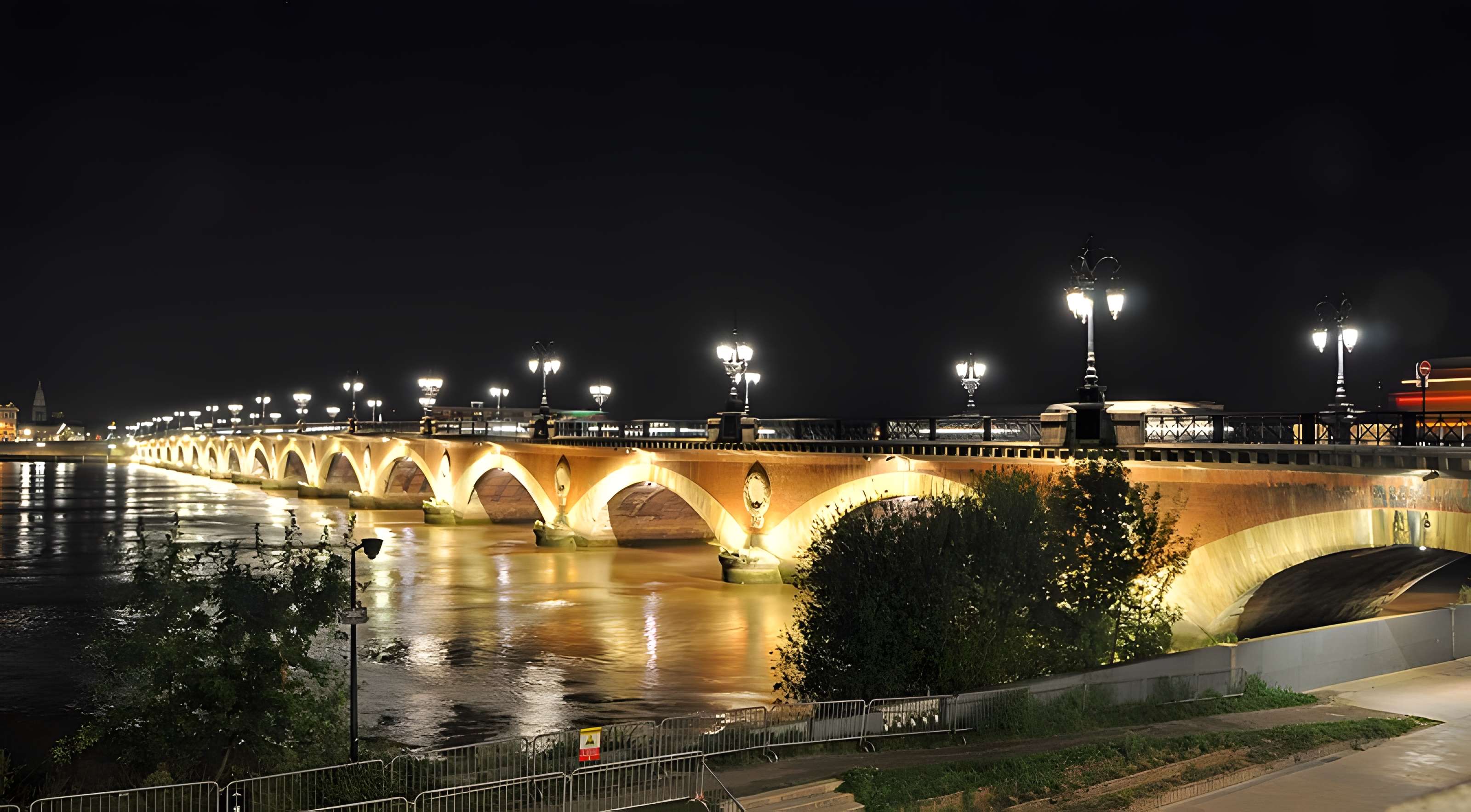 Pont de pierre à Bordeaux