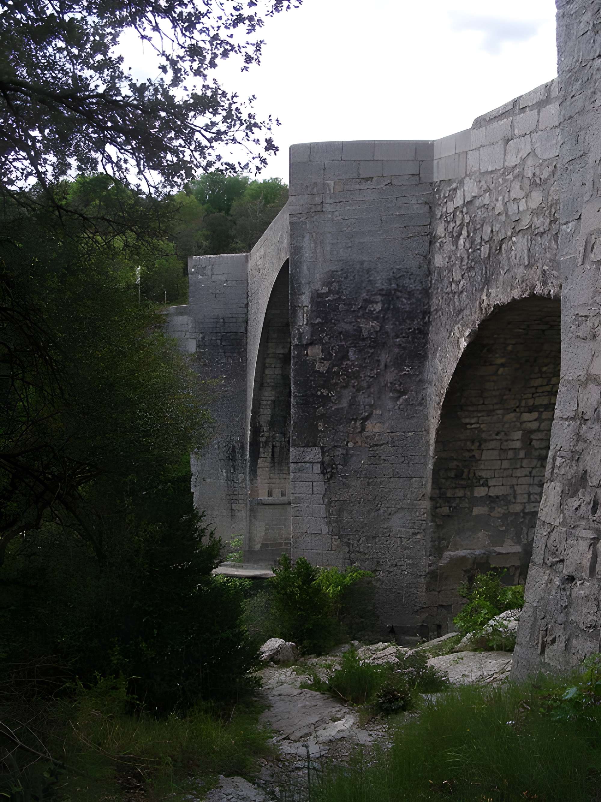 Pont de Saint-Étienne d'Issensac à Brissac