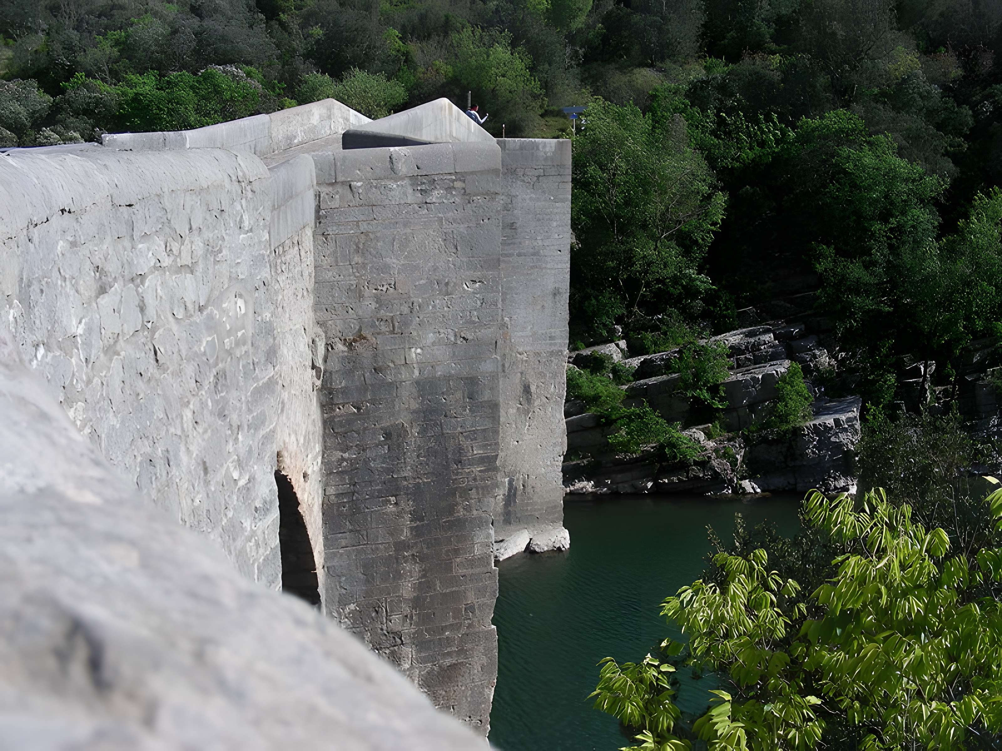 Pont de Saint-Étienne d'Issensac à Brissac