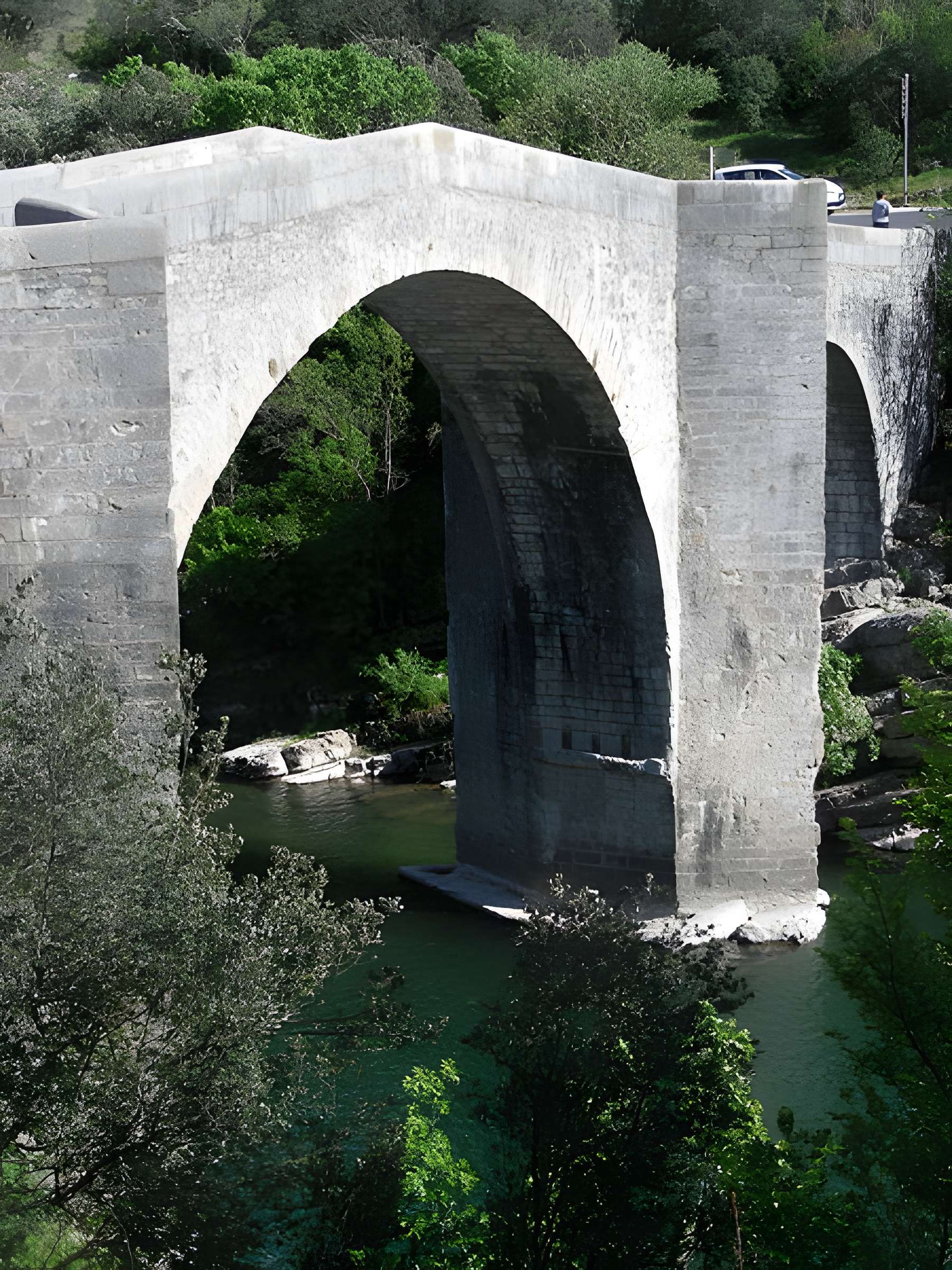Pont de Saint-Étienne d'Issensac à Brissac