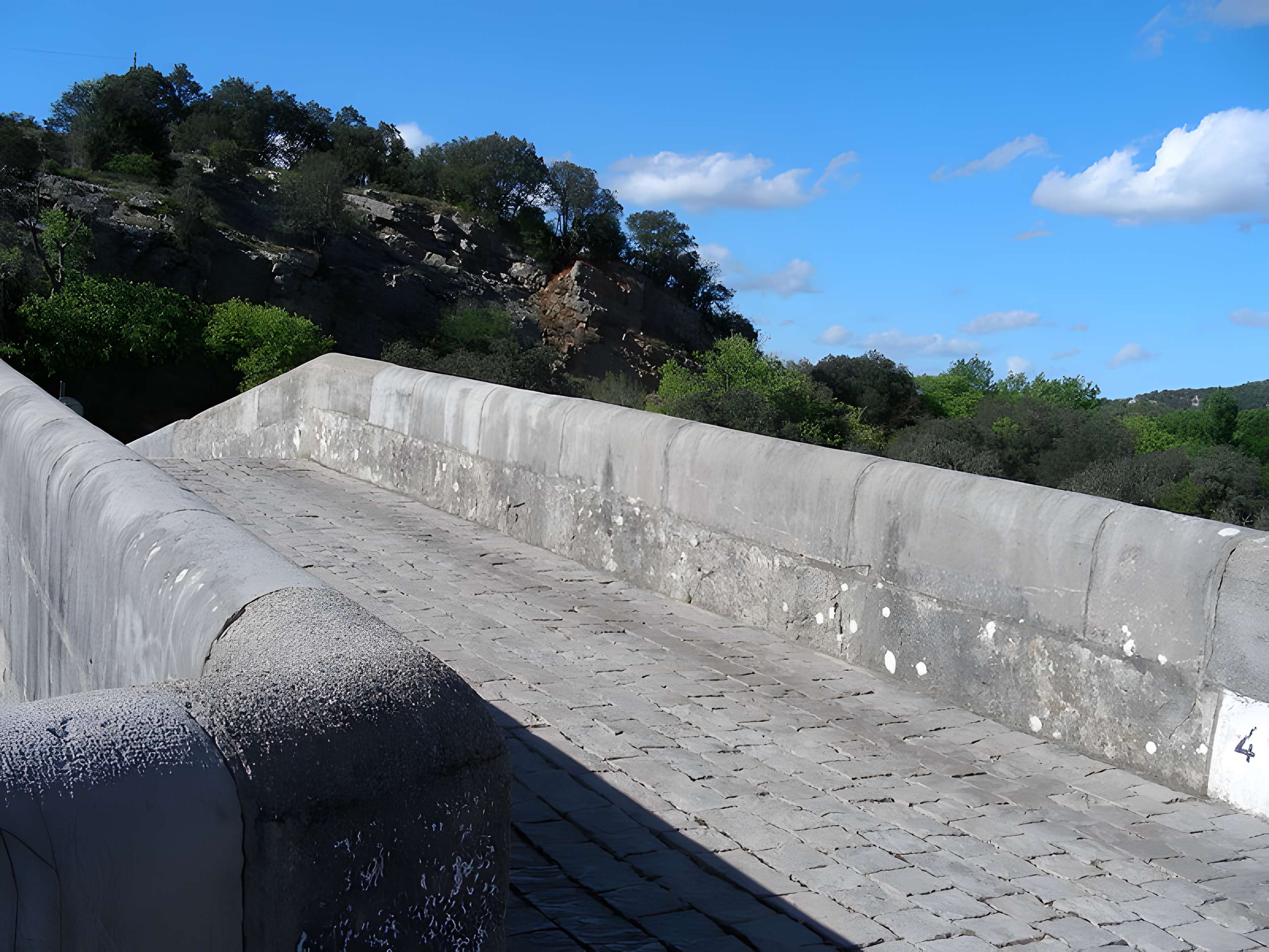 Pont de Saint-Étienne d'Issensac à Brissac