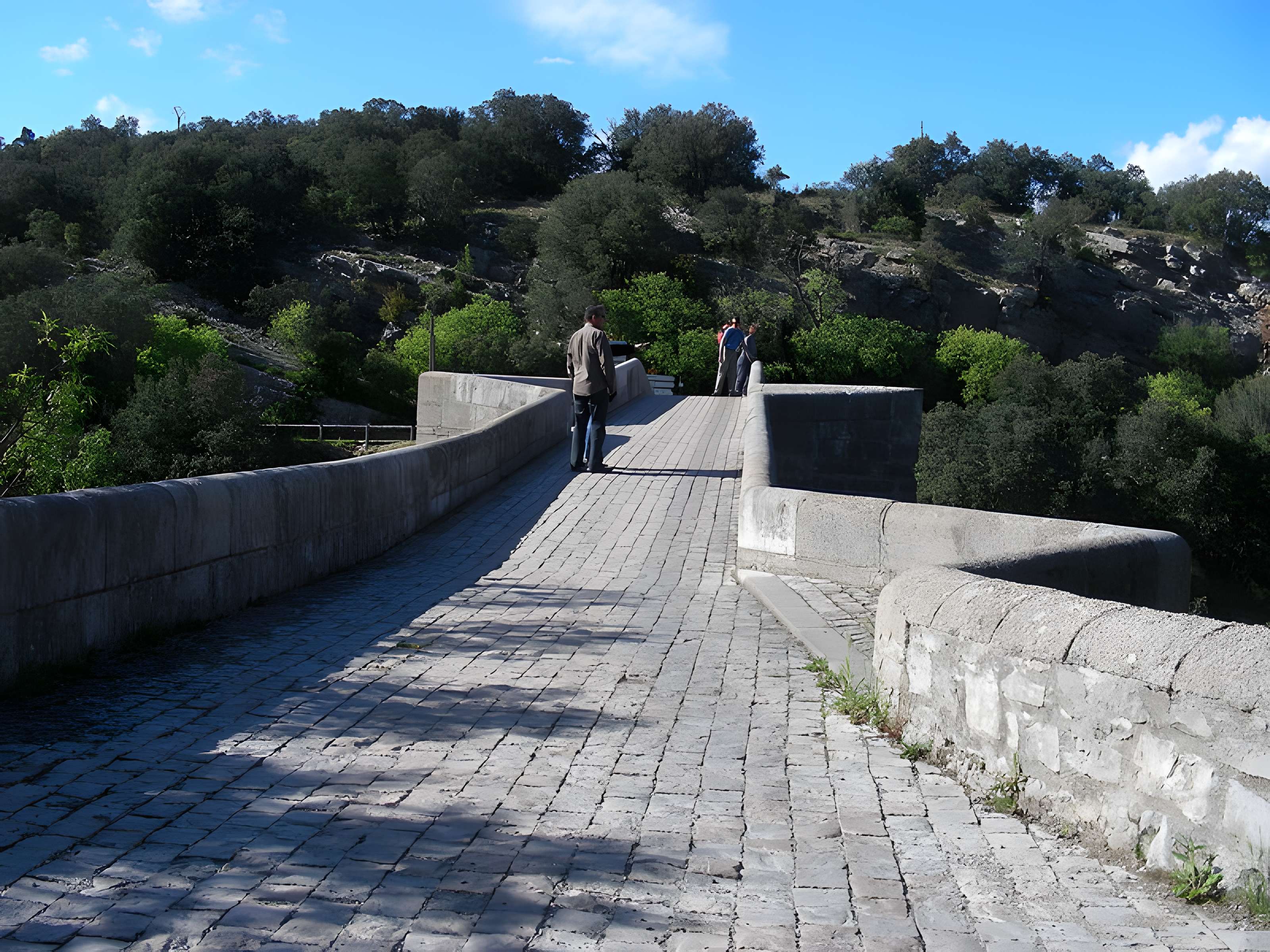 Pont de Saint-Étienne d'Issensac à Brissac