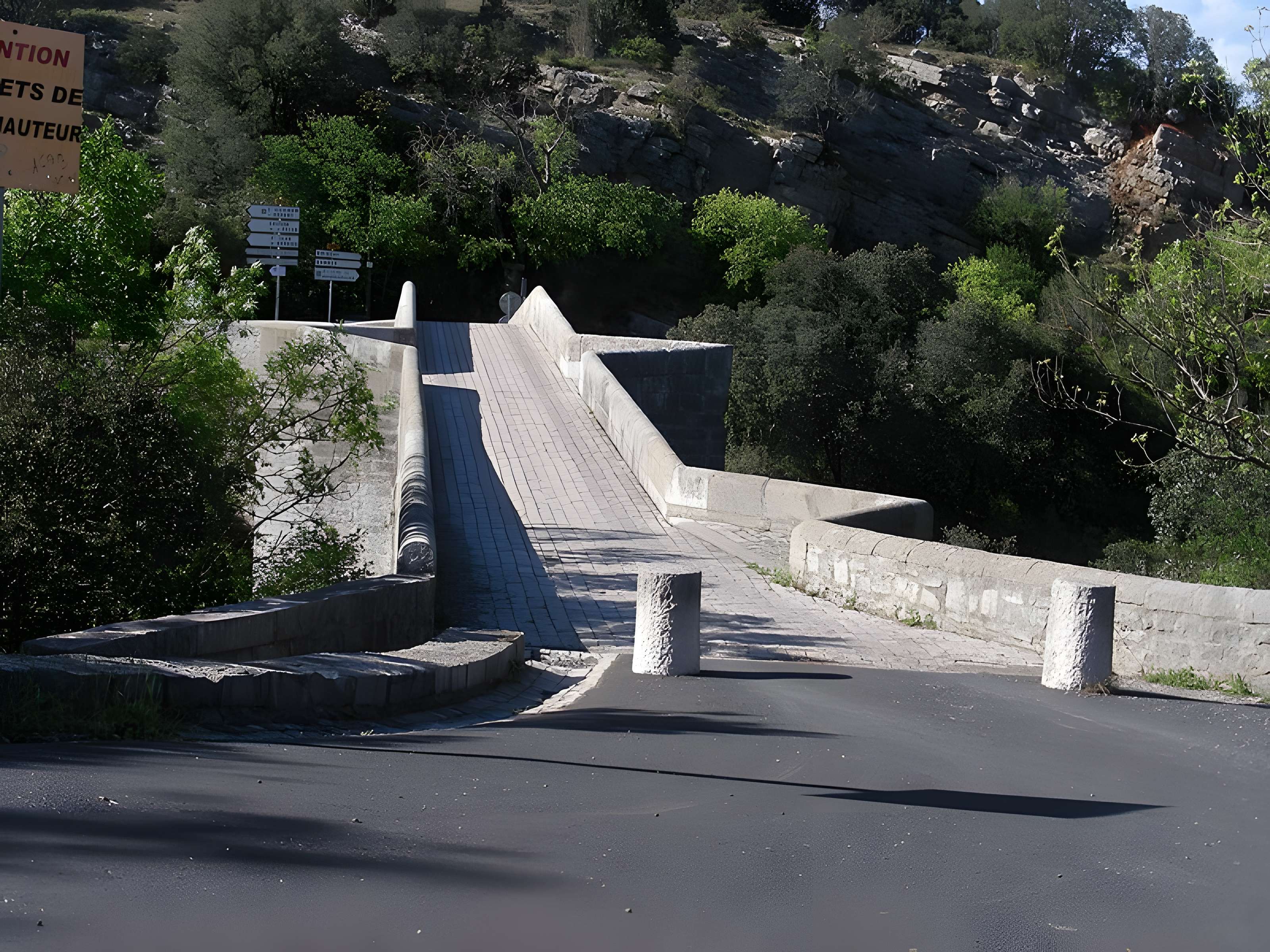 Pont de Saint-Étienne d'Issensac à Brissac
