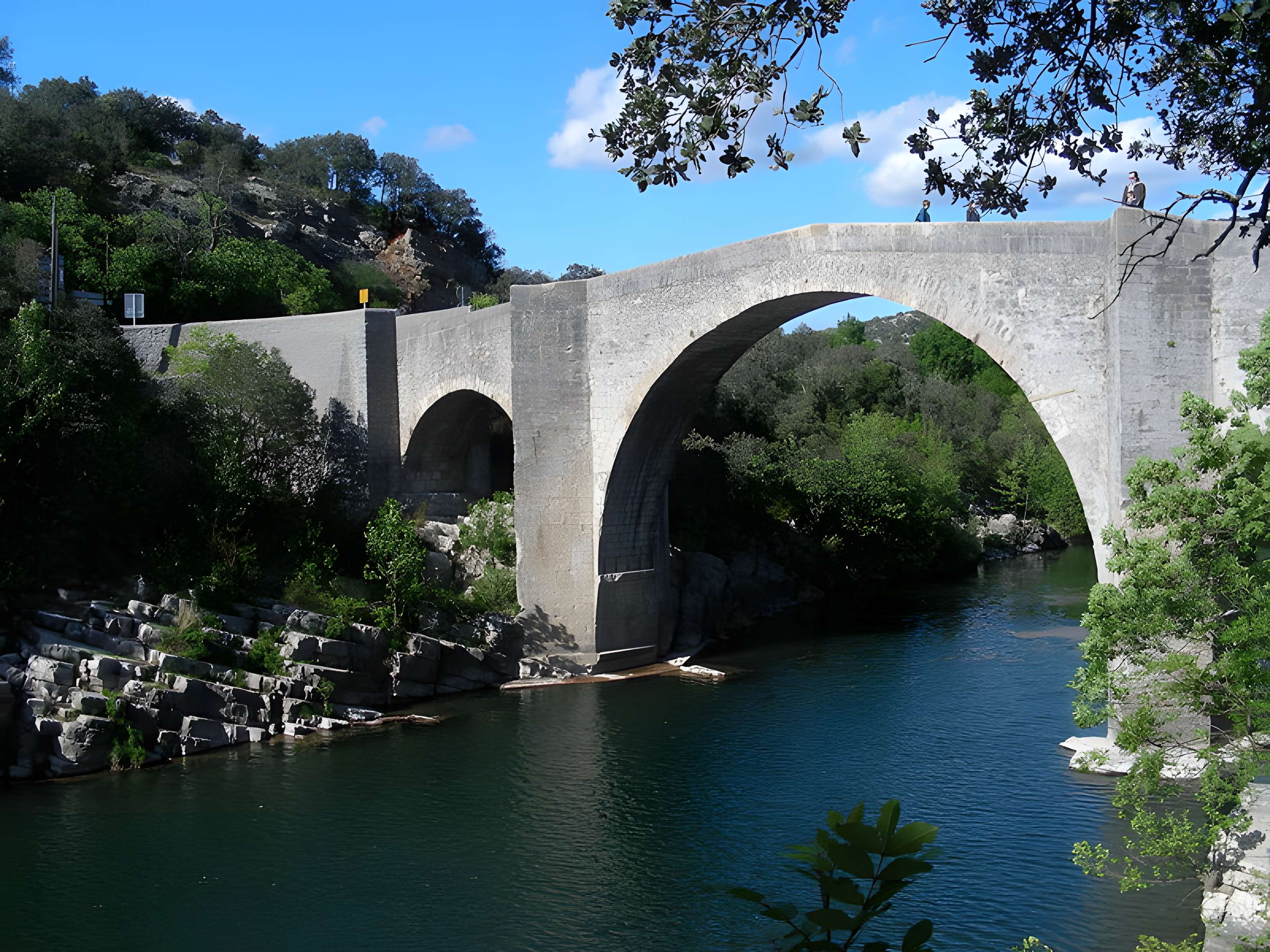 Pont de Saint-Étienne d'Issensac à Brissac