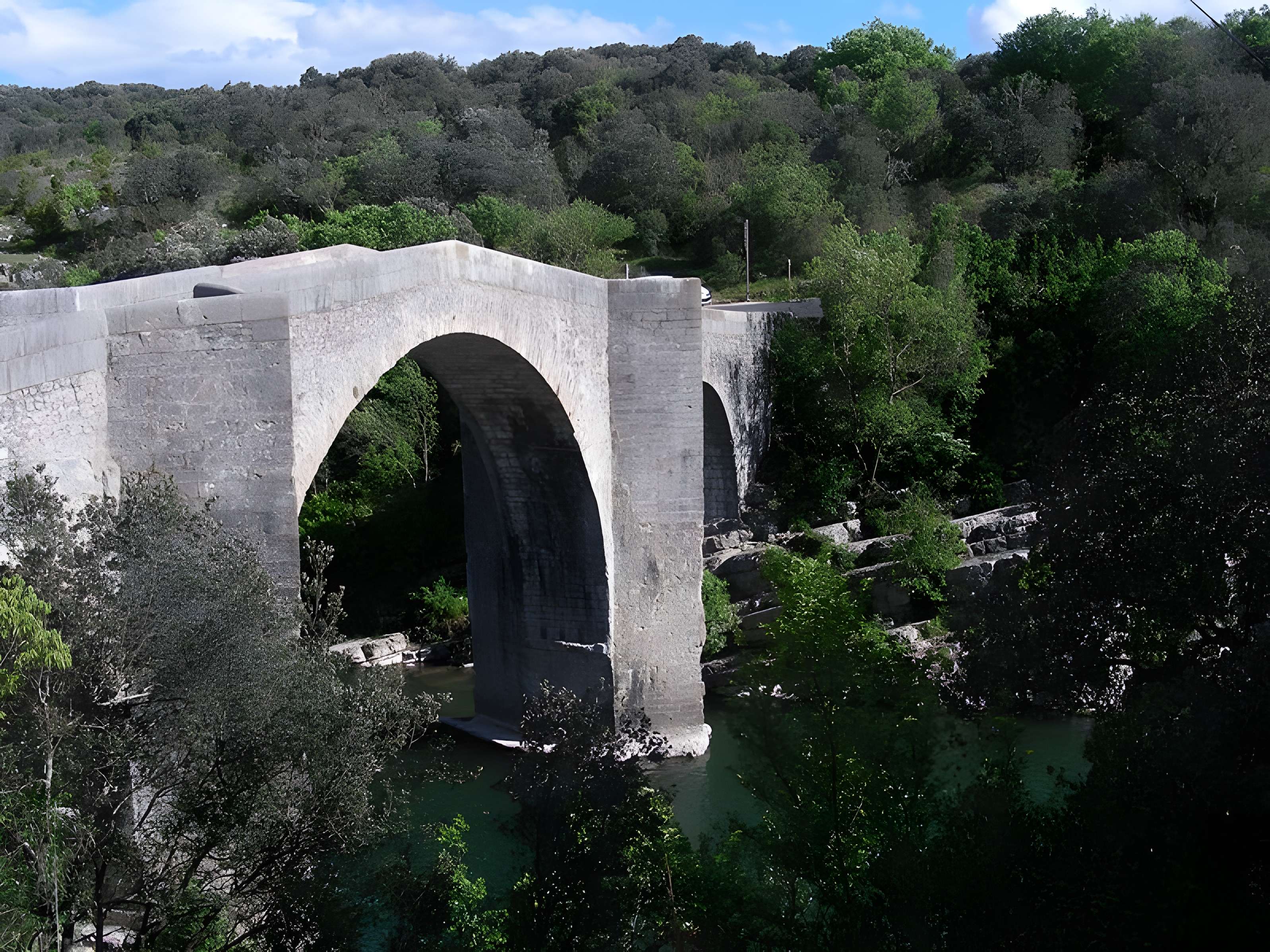 Pont de Saint-Étienne d'Issensac à Brissac