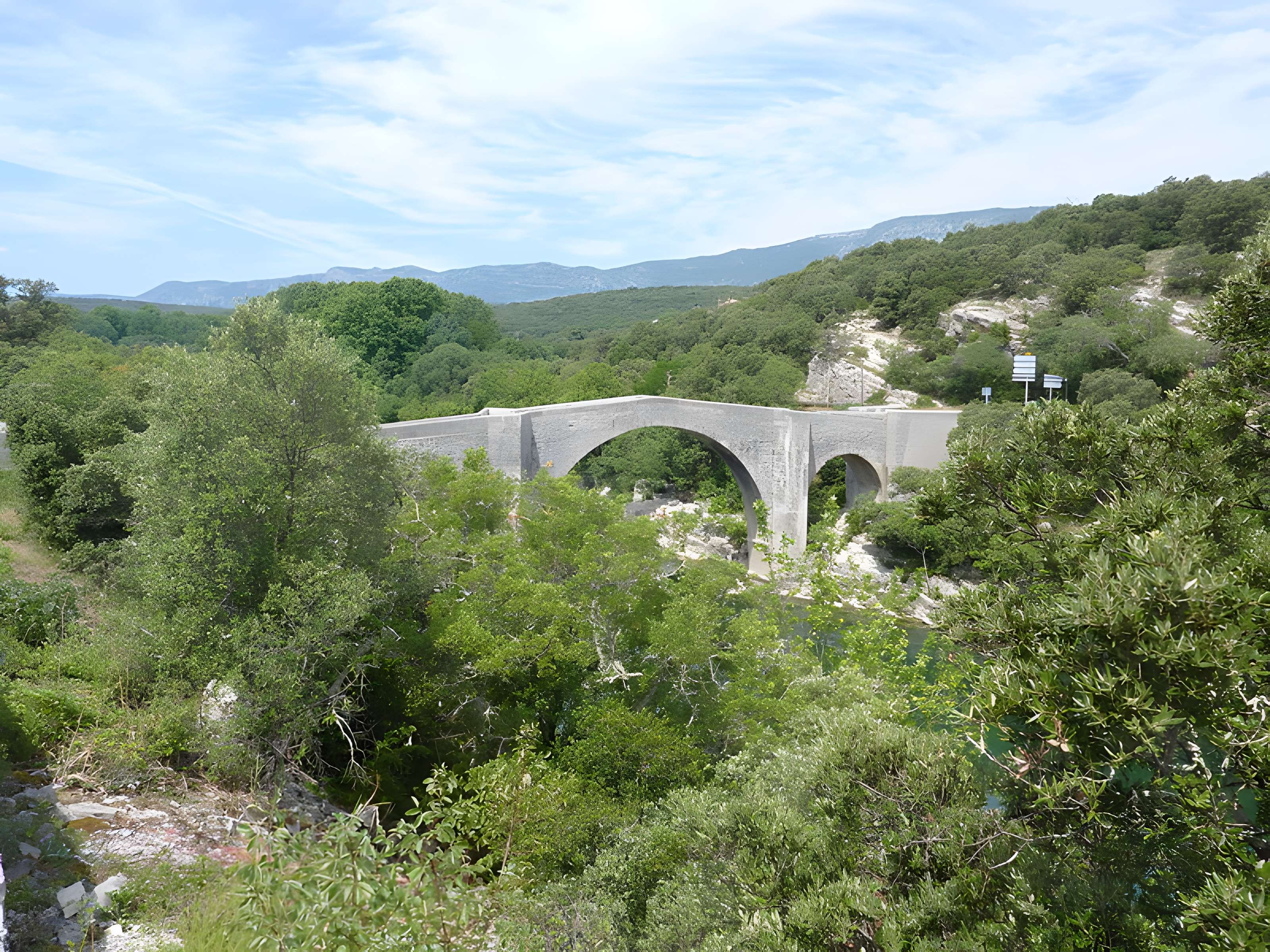 Pont de Saint-Étienne d'Issensac à Brissac