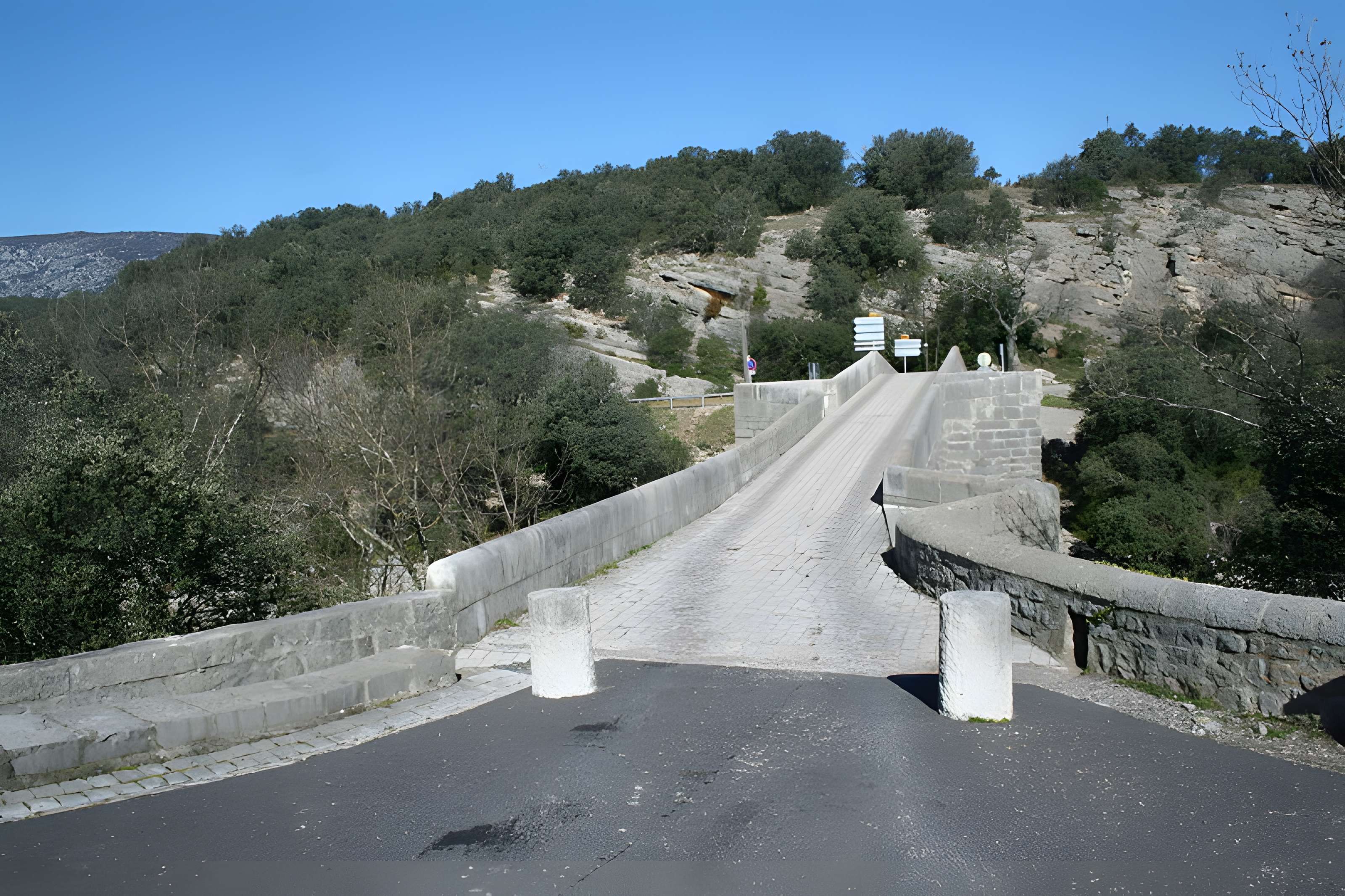 Pont de Saint-Étienne d'Issensac à Brissac