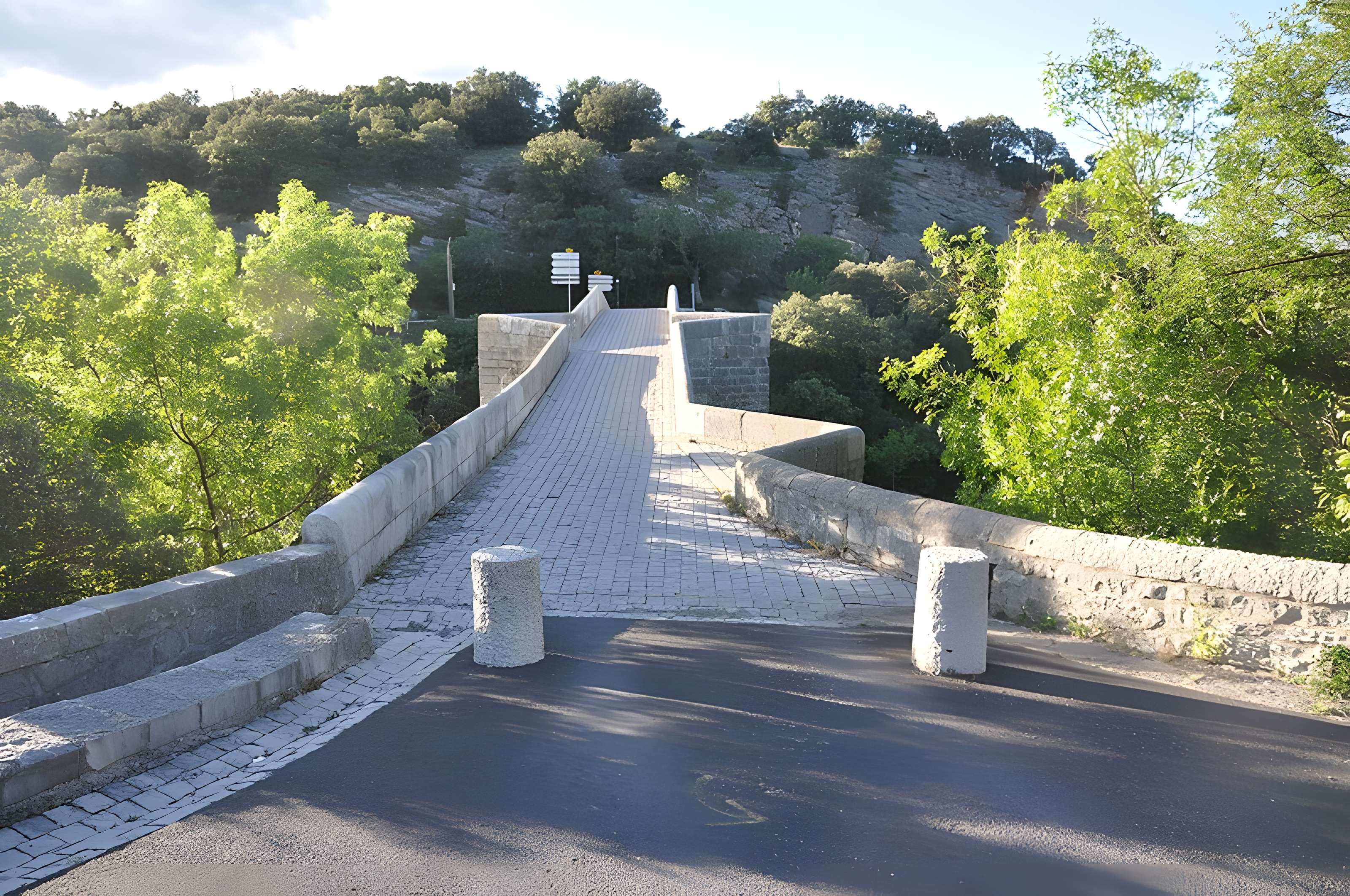 Pont de Saint-Étienne d'Issensac à Brissac