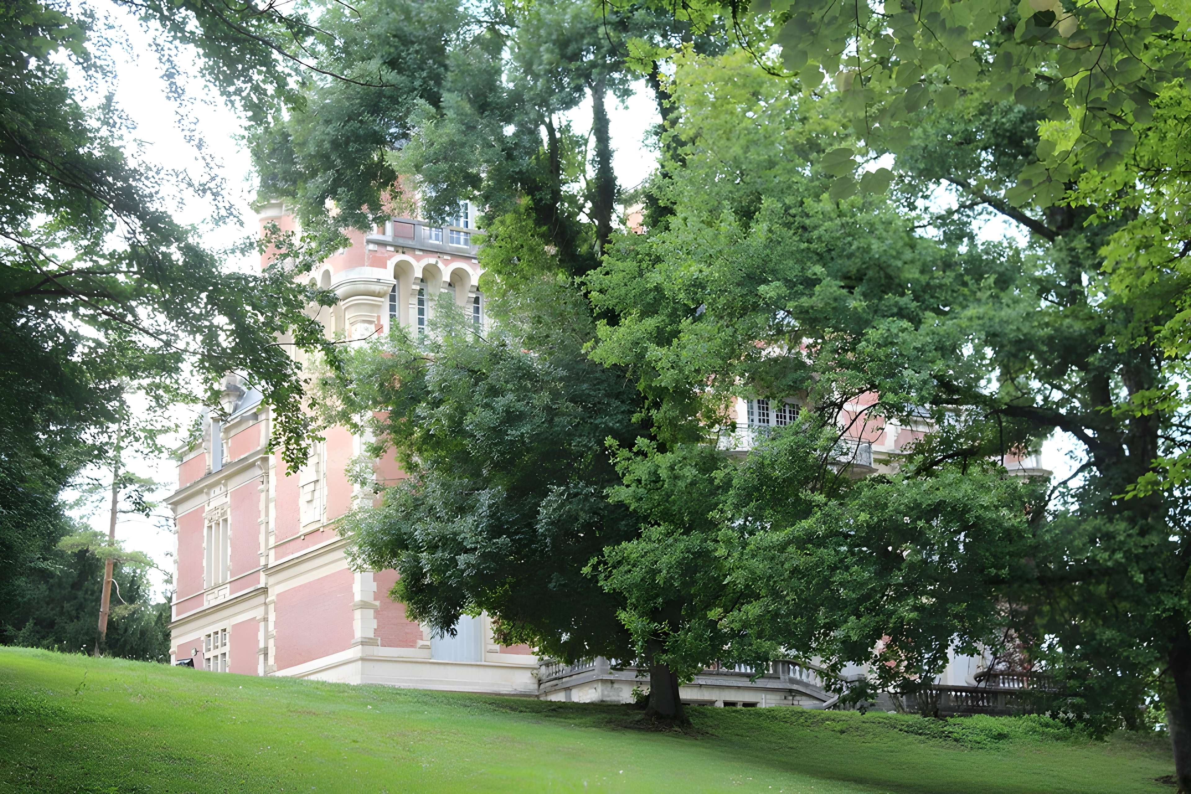Château de la Tour à Neuville-sur-Ain
