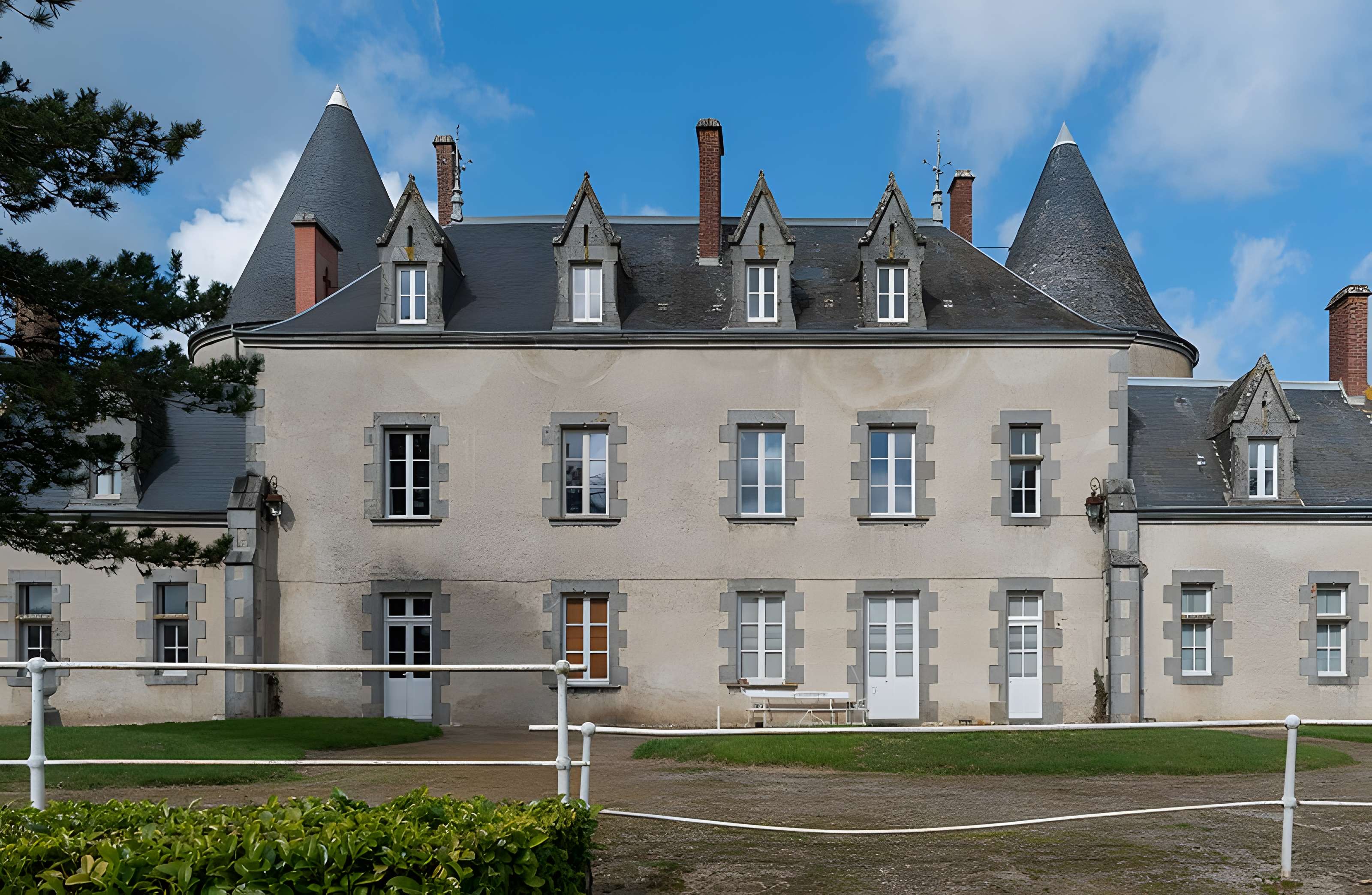 Château de la Tour aux Paulmes