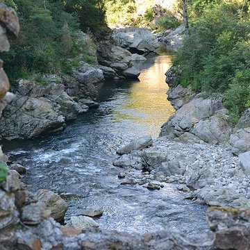 Pont du Diable sur lAriège, près de Mercus-Carrabet