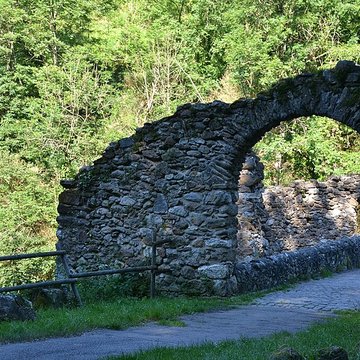 Pont du Diable sur lAriège, près de Mercus-Carrabet