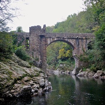 Pont du Diable sur lAriège, près de Mercus-Carrabet
