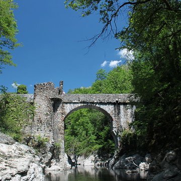 Pont du Diable sur lAriège, près de Mercus-Carrabet