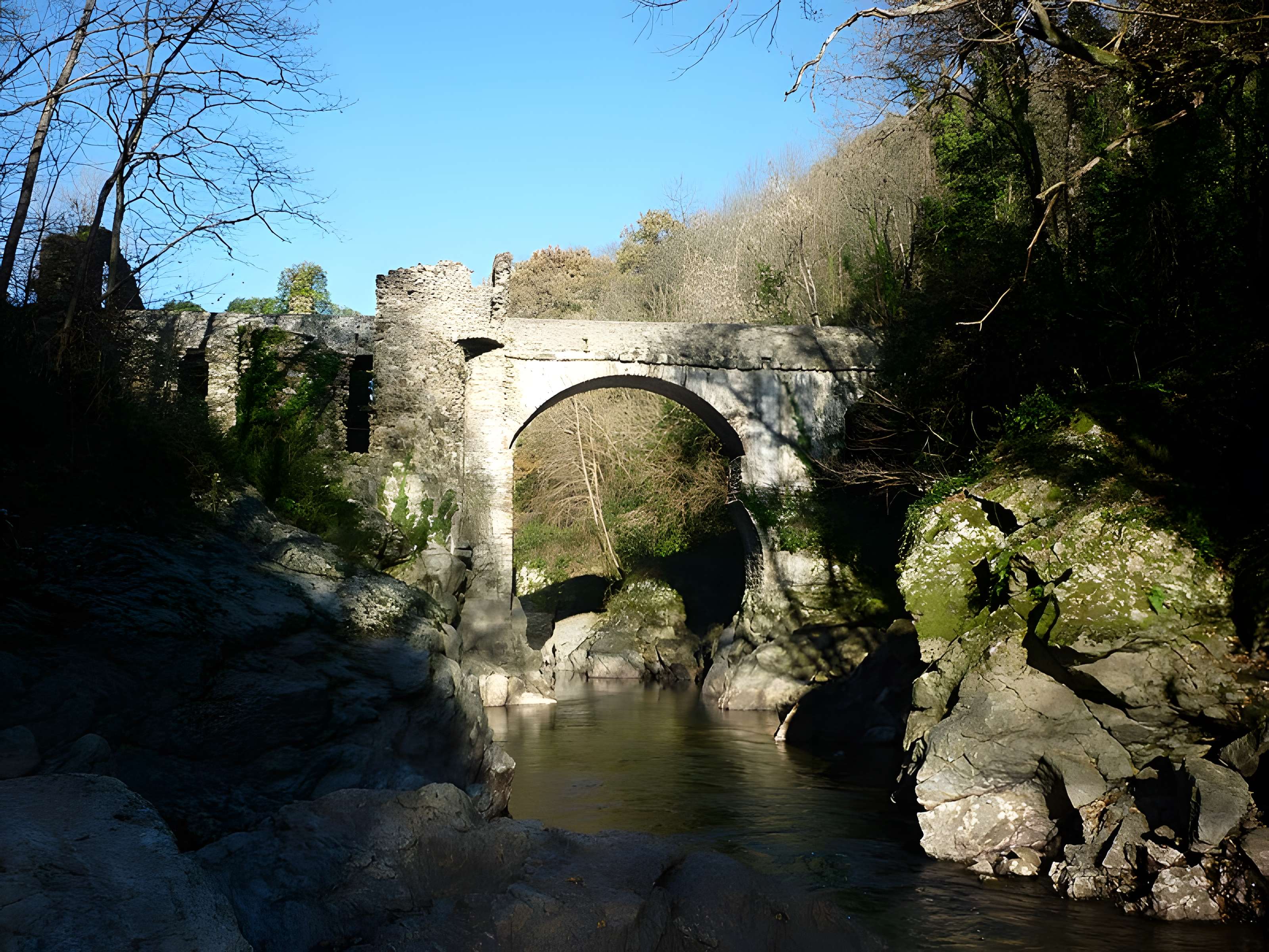 Pont du Diable sur l'Ariège, près de Mercus-Carrabet