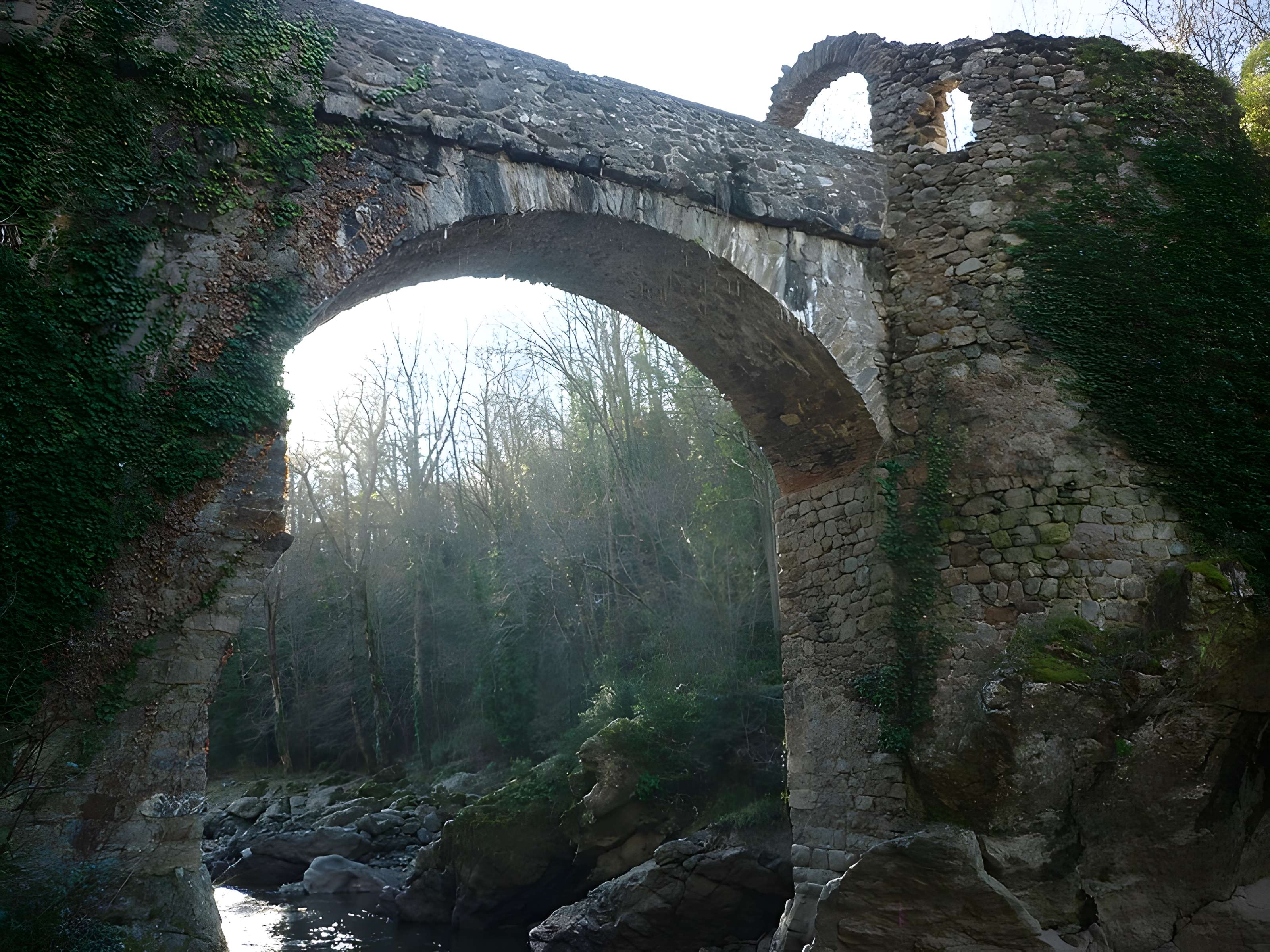 Pont du Diable sur l'Ariège, près de Mercus-Carrabet