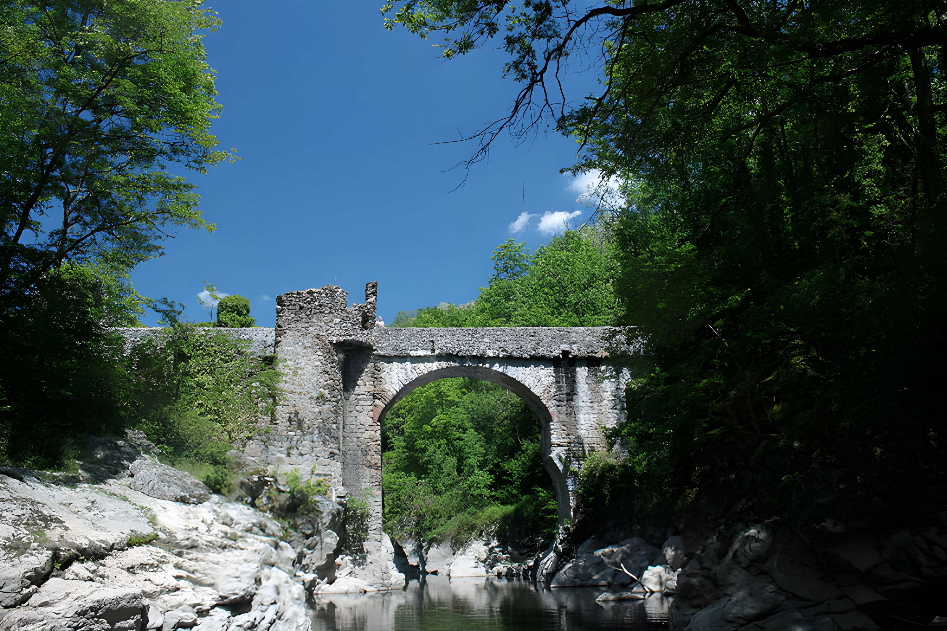 Pont du Diable sur l'Ariège, près de Mercus-Carrabet