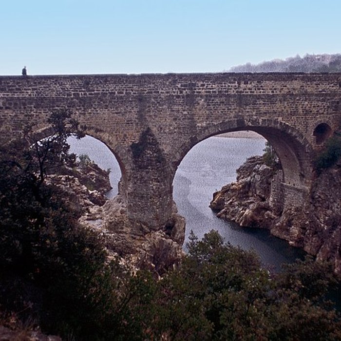 Photo de Pont sur lHérault, dit Pont du Diable également sur commune de Saint-Jean-de-Fos