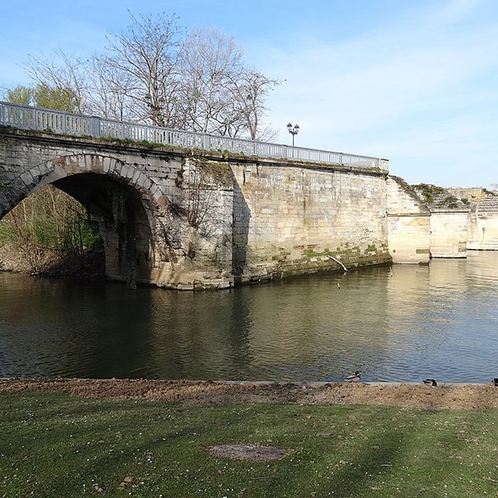 Photo de Pont sur la Seine également sur commune de Poissy