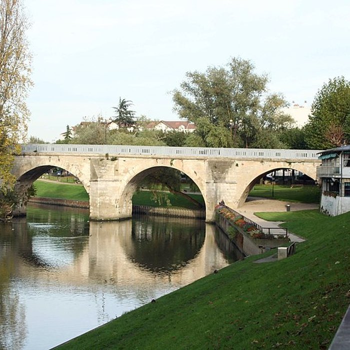 Photo de Pont sur la Seine également sur commune de Poissy