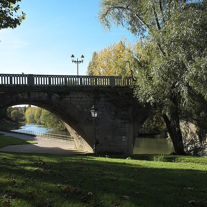 Photo de Pont sur la Seine également sur commune de Poissy