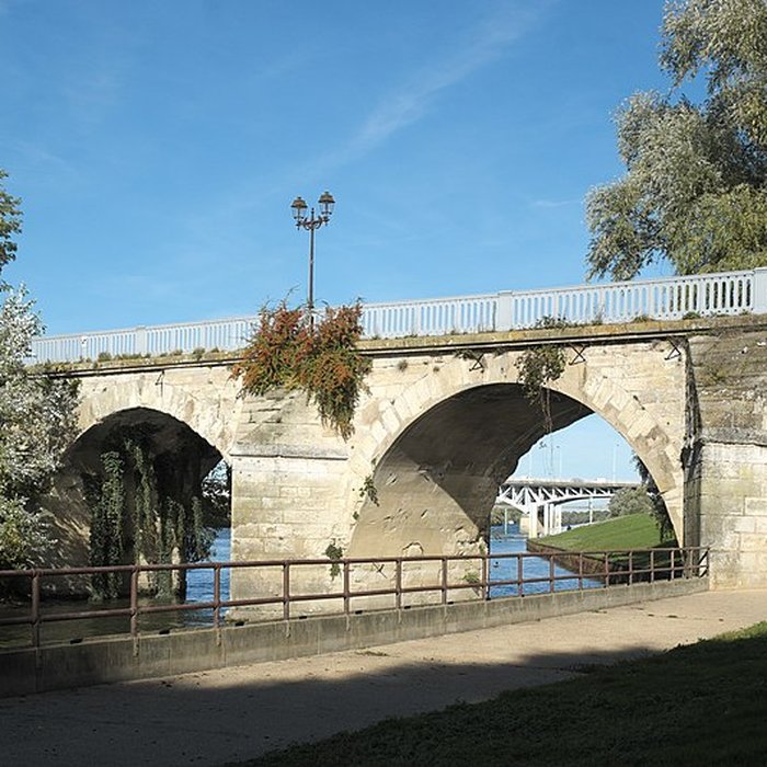 Photo de Pont sur la Seine également sur commune de Poissy