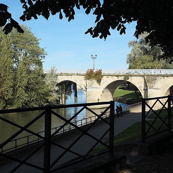 Photo de Pont sur la Seine également sur commune de Poissy