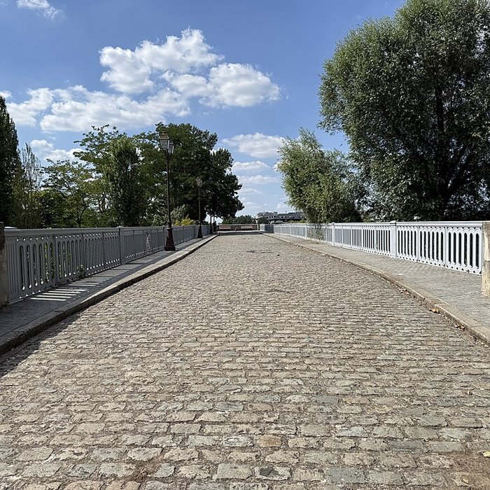 Photo de Pont sur la Seine également sur commune de Poissy