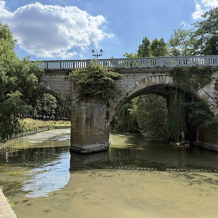 Photo de Pont sur la Seine également sur commune de Poissy