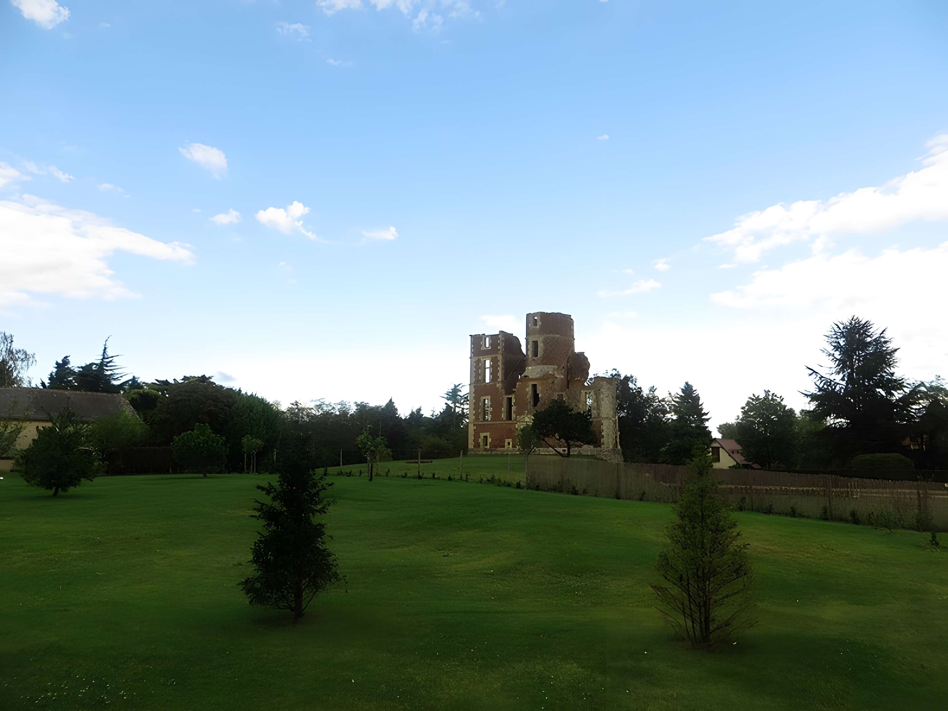 Château de l'Isle à Saint-Denis-en-Val